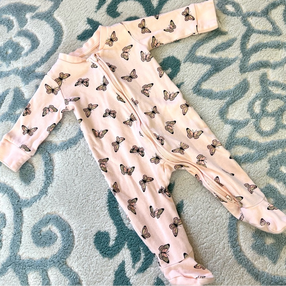 Footed baby pajamas